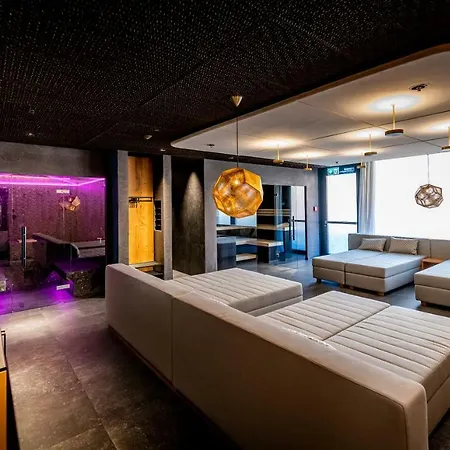 Me And Flims, By Hyatt Hotell 4*