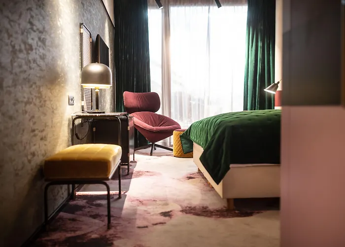 Me And Flims, By Hyatt Флимс