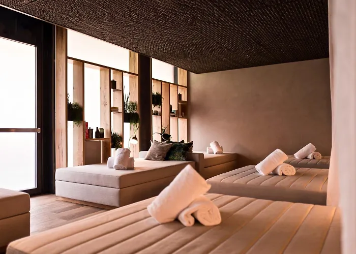 Me And Flims, By Hyatt Отель 4*