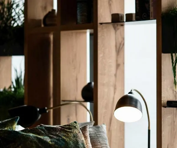 Me And Flims, By Hyatt Флимс